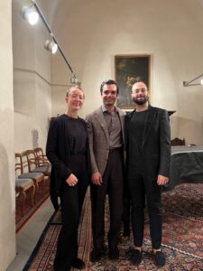 MusikerInnen in der Alten Kirche Fautenbach vor schwarzem Flügel