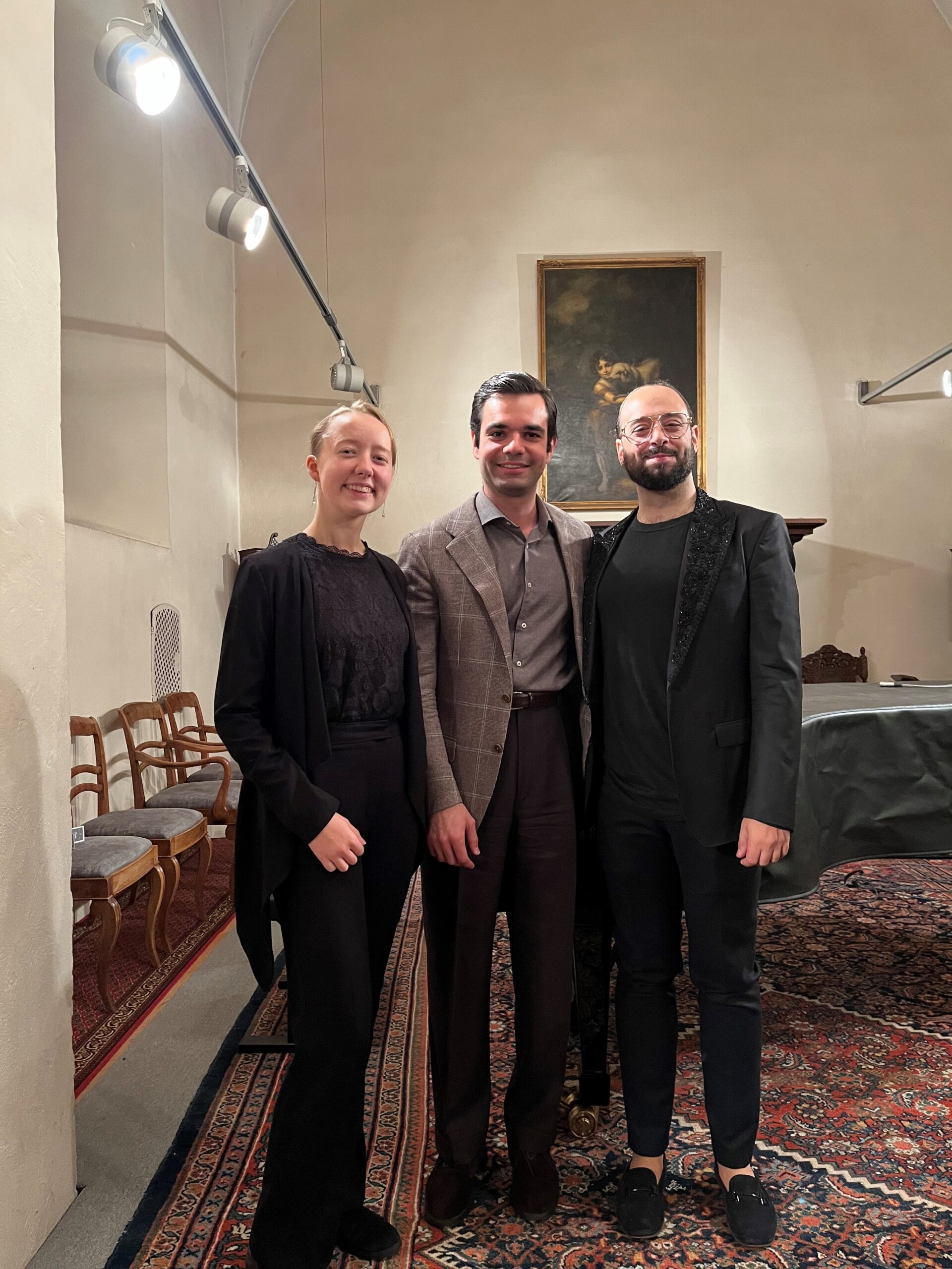 MusikerInnen in der Alten Kirche Fautenbach vor schwarzem Flügel