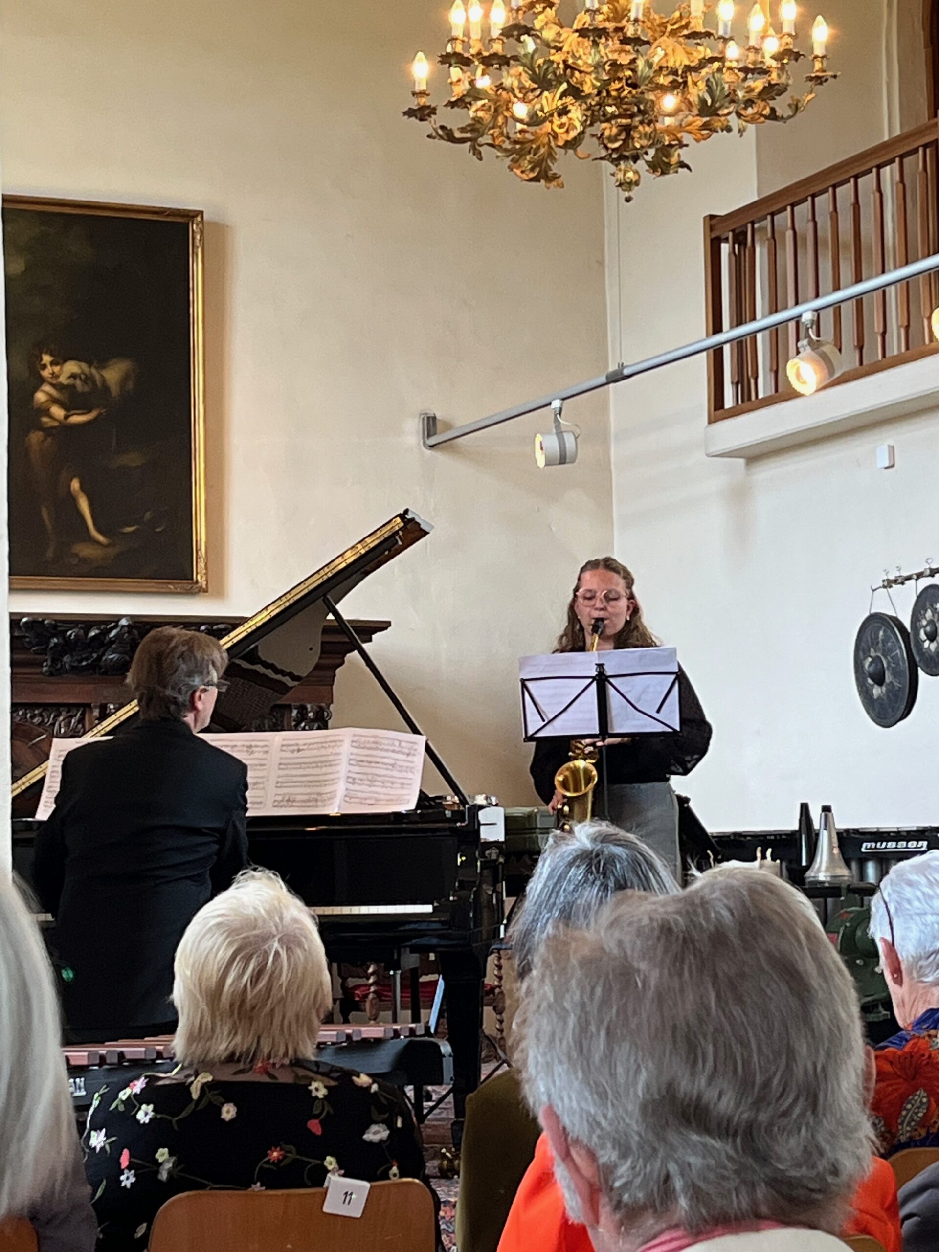 Saxophonistin Emma Sauer mit Pianist Roman Kühn in der Alten Kirche Facutenbach