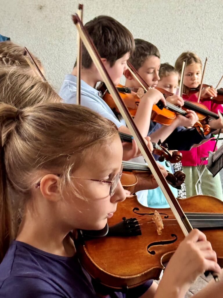 Streicherkids u. Leitung v. V. Ohnmacht